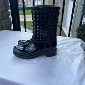 Valentino Black Valentino Garavani Tonal Rockstud Rain Boots in size 37